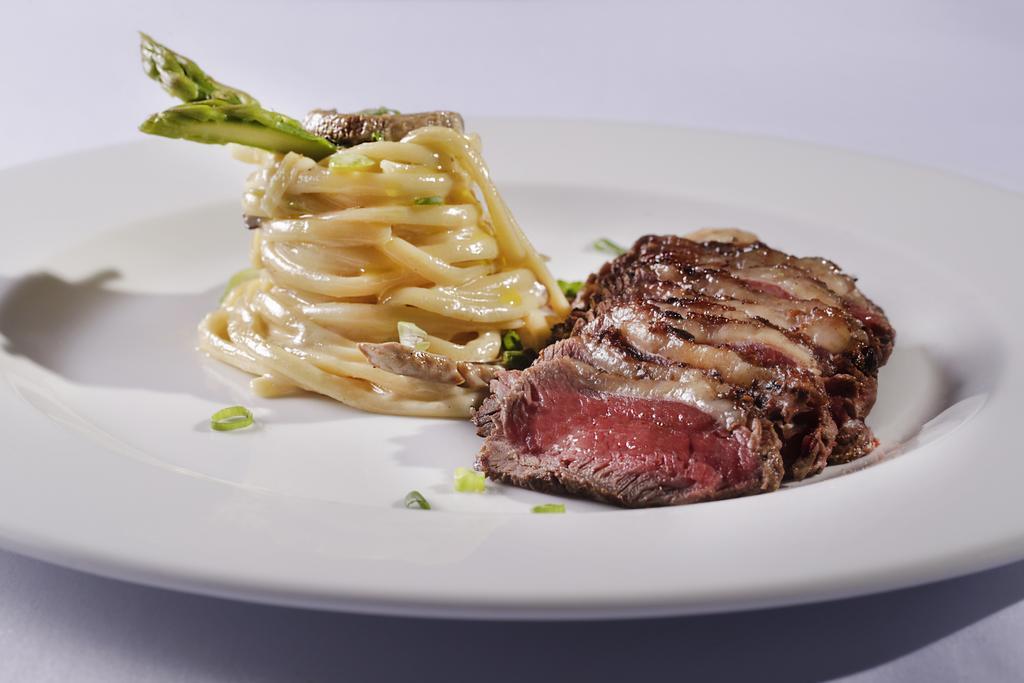 Sheraton Reserva Do Paiva Cabo de Santo Agostinho Kültér fotó A steak prepared sous-vide