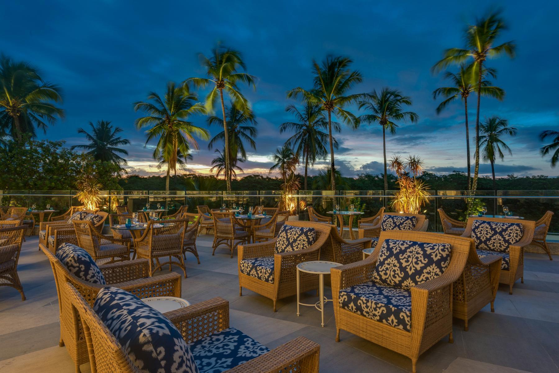Sheraton Reserva Do Paiva Cabo de Santo Agostinho Kültér fotó The rooftop bar at the hotel