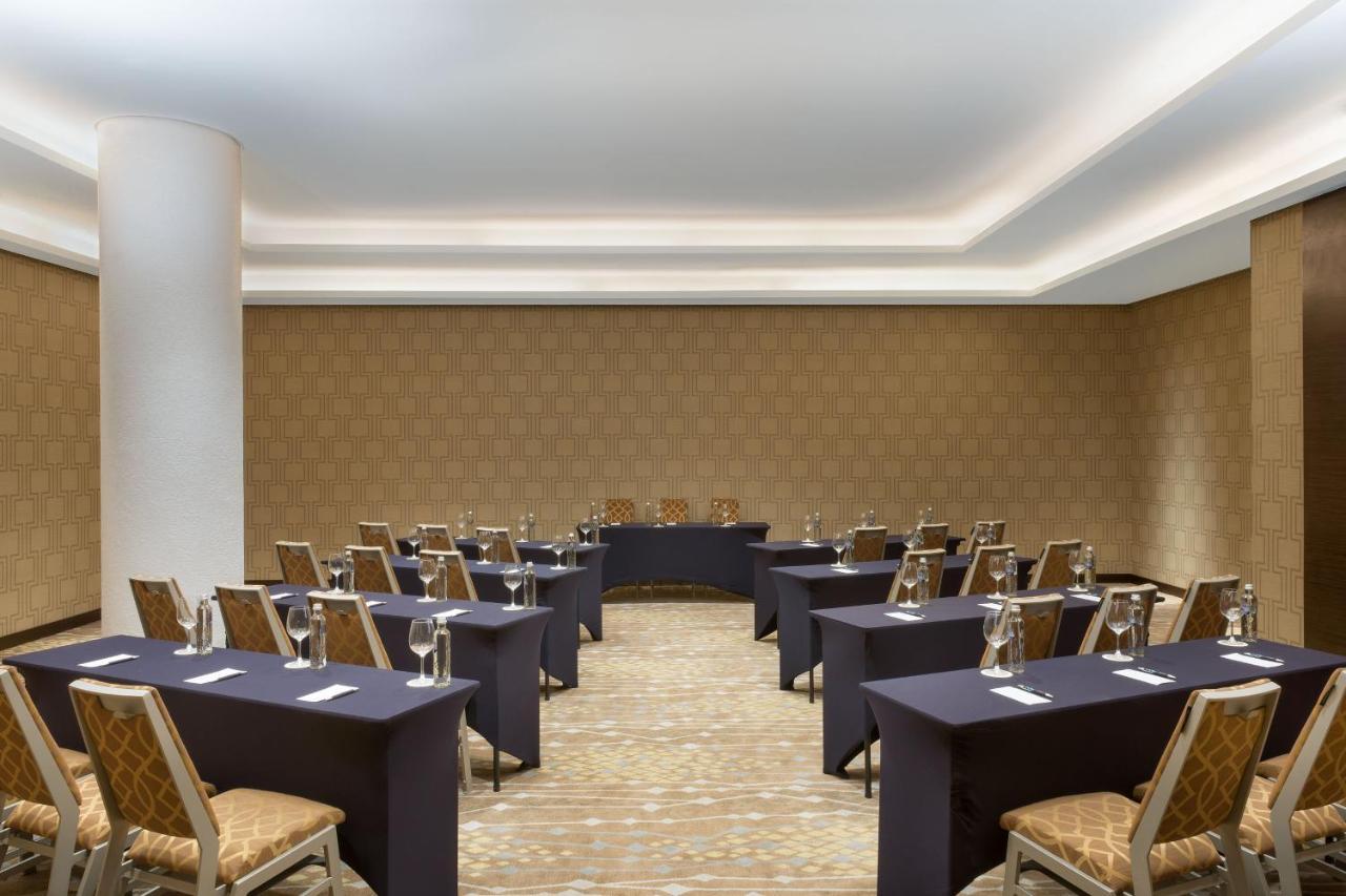 Sheraton Reserva Do Paiva Cabo de Santo Agostinho Kültér fotó A meeting room at the Four Seasons Hotel, London